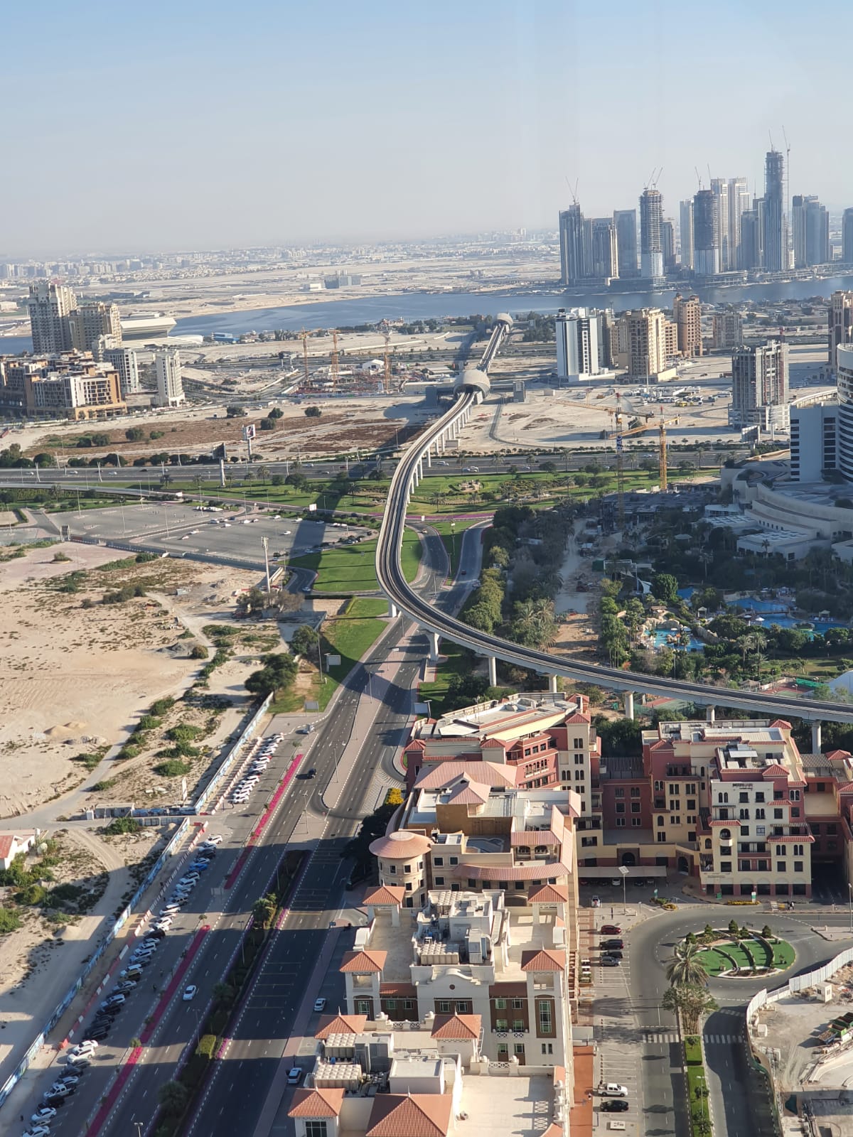 הנוף מהקומה ה31 בחזית המלון הייאט ריג'נסי דובאי-Hyatt Regency Dubai Creek Heights צילום עמיעד טאוב