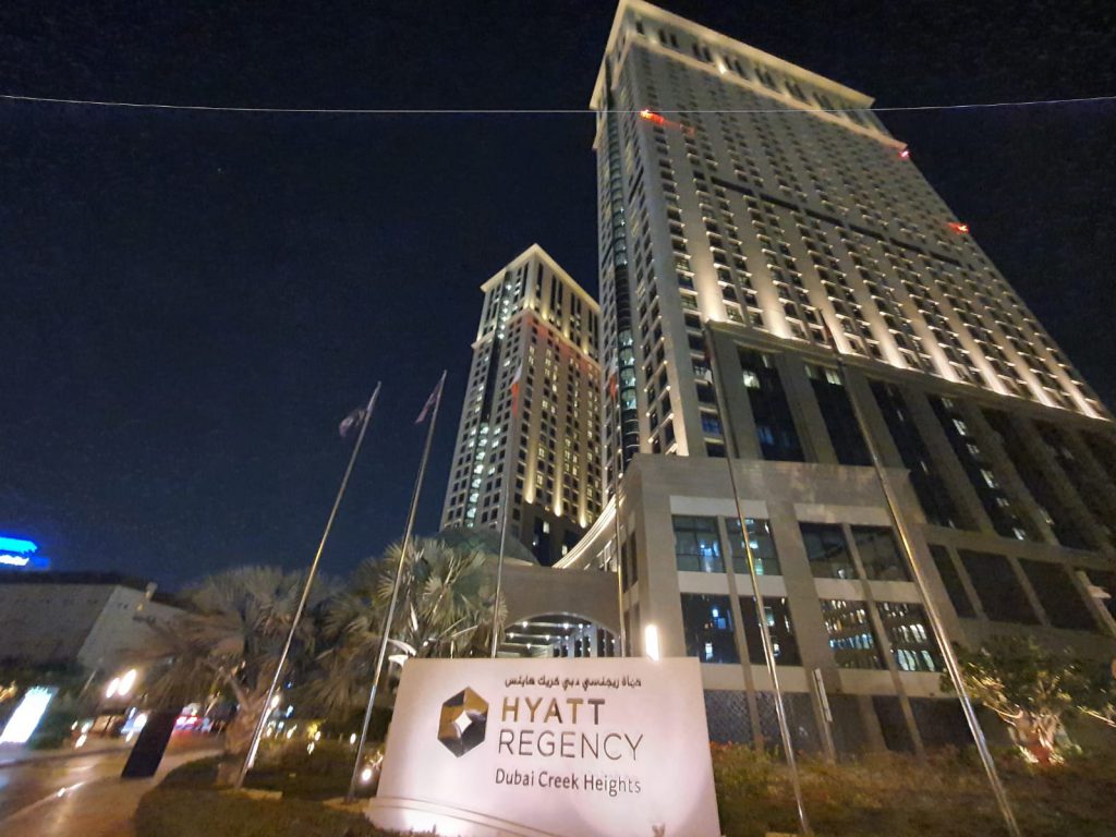 חזית המלון הייאט ריג'נסי דובאי-Hyatt Regency Dubai Creek Heights